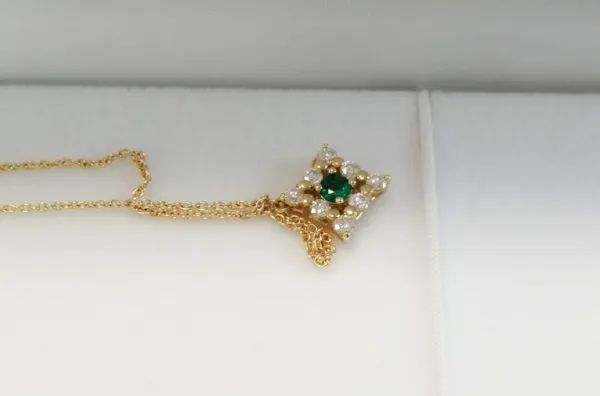 エメラルドネックレス 1ct