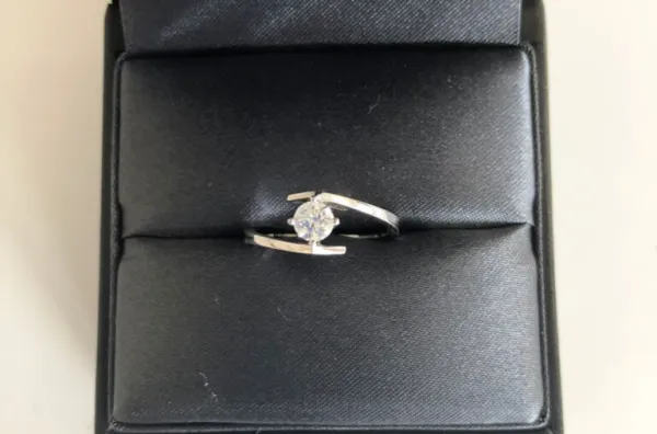 ダイヤモンドリング(指輪) k18 0.3ct
