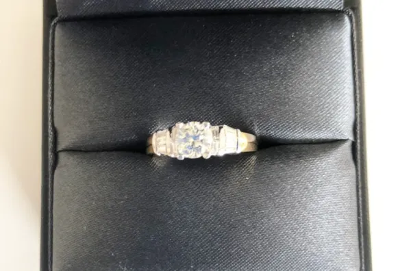 ダイヤモンドリング(指輪) k18 0.9ct
