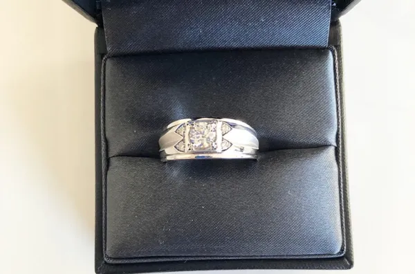ダイヤモンドリング(指輪) 0.7ct