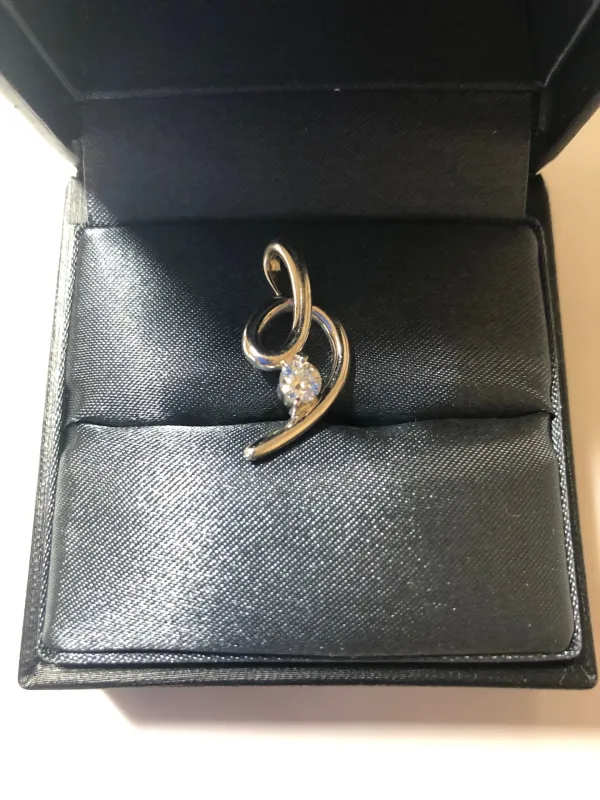 ダイヤモンドペンダント 0.3ct