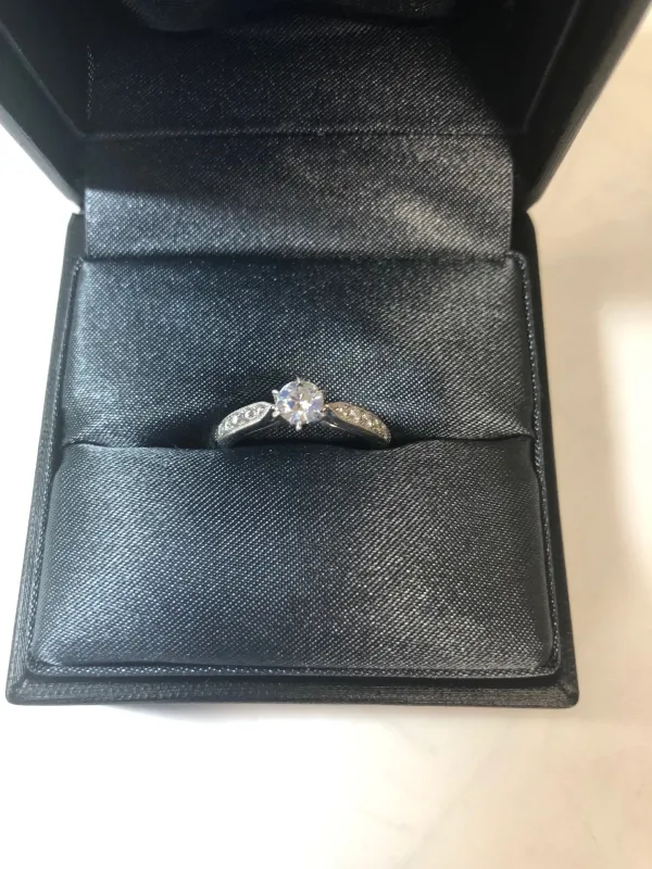 ダイヤモンドリング(指輪) 0.3ct