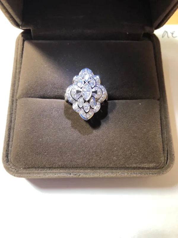 ダイヤモンドリング(指輪) k18 トータル 3ct