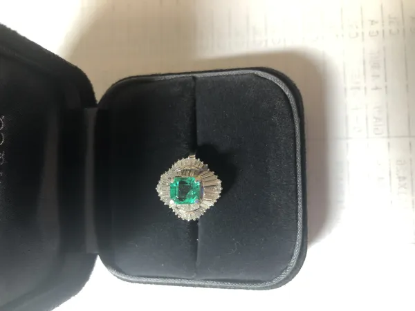 エメラルドリング(指輪) pt900 1.5ct