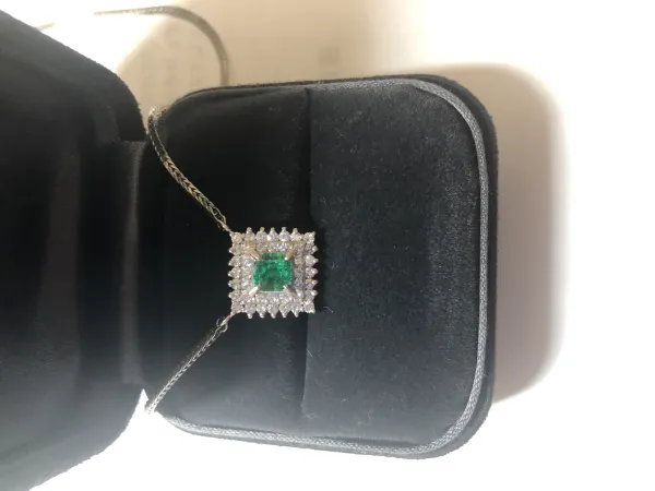 エメラルドペンダント pt900 0.5ct