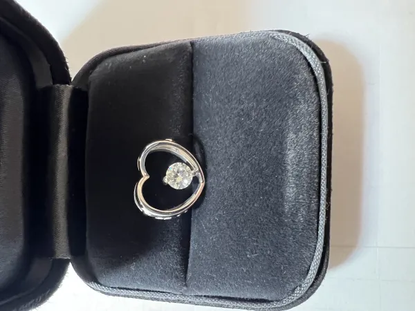 ダイヤモンドペンダント pt900 0.3ct
