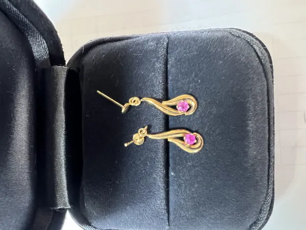 ルビーイヤリング/ピアス 18k
