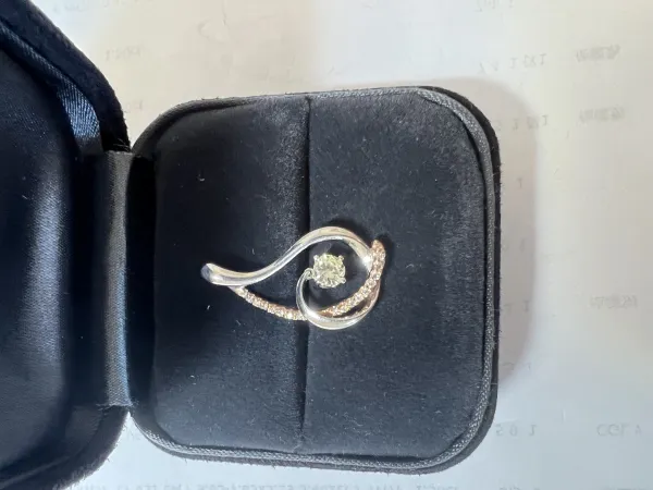 ダイヤモンドペンダント pt900 0.3ct