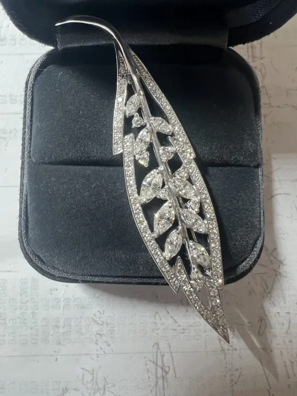 ダイヤモンドブローチ 18k