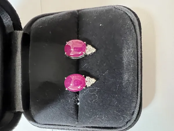 ルビーイヤリング/ピアス pt900